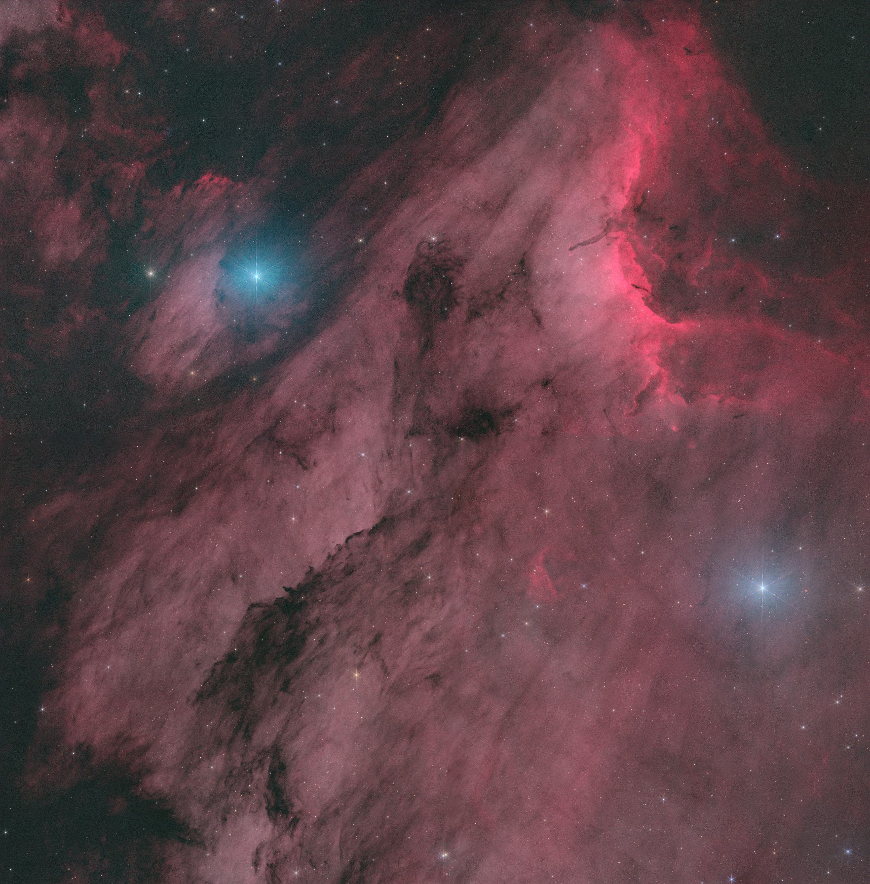 Linear HOO with 30 percent RGB blended in, stretched stars screened on top